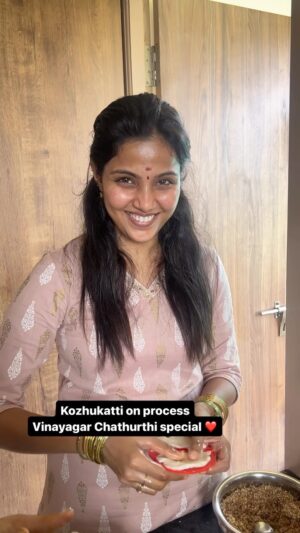 Vaishali Thaniga Instagram - Vinayagar Chathurthi : The Auspicious one 💫⭐️💫 
Wishing you all Happy Vinayagar Chathurthi ❤️
Family oda happy ah sendhu celebrate pannunga stay happy insta family ❤️ #vinayagar #vinayagarchathurthi #welcomehome #festive #celebration #2023 #instareels #reelsvideo #trending