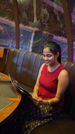 Vaishali Thaniga Instagram - Enjoying your weekend ?? I Had lovelyyy dinner time with friends at @igloos_rooftop_restobar ❤️ loved the ambiance and food everything was good 😊👍 on weekends for a surprise date or to surprise your loved ones probably you can visit this place in chennai it’s amazing 😻 with friends and families a different experience you can have with beautiful view 

Pic courtesy @mkg_8691 @quince_offl my darling ❤️
#instareels #reelsvideo #sunday #sundayvibes #foodie #foodstagram #foodbloggers #healthy #life #friends #family #instalove #foodlover #igloo #igloohotel #reelsviral #trending