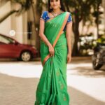 Vaishali Thaniga Instagram – No one can ever say No to the magic of a saree ❤️ #sareelove #dadandmom #shashtipoorthi #celebration #family #qualitytime 

MUAH @makeup_by_hashini_trichy 
Jewellery @bridal_gallery_ 
Photography @carvingmemoriesphotography