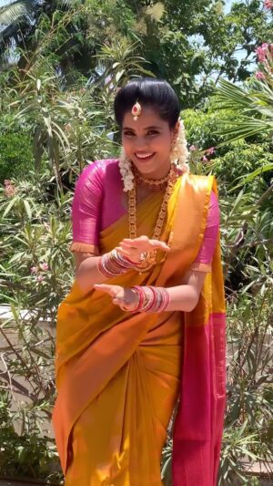 Vaishali Thaniga Instagram - Trending 🔥💃🏻🔥💃🏻 what jumkha? 😬😍

Saree @chettinad_sarees ❤️
Blouse @abarnasundarramanclothing ❤️

What plans for weekend ? 😜 

#instareels #reelsvideo #reelsinstagram #dance #dancereels #weekend #wewkendvibes #sunday #dancevideo