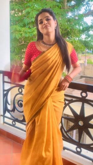 Vaishali Thaniga Instagram - This is just for the Beat 💃🏻🎶❤️🎶💃🏻

Jewellery @kabijewellery ❤️

#dancereels #reelsinstagram #trendingreels #trendingsongs #dance #love #instadance #instadaily