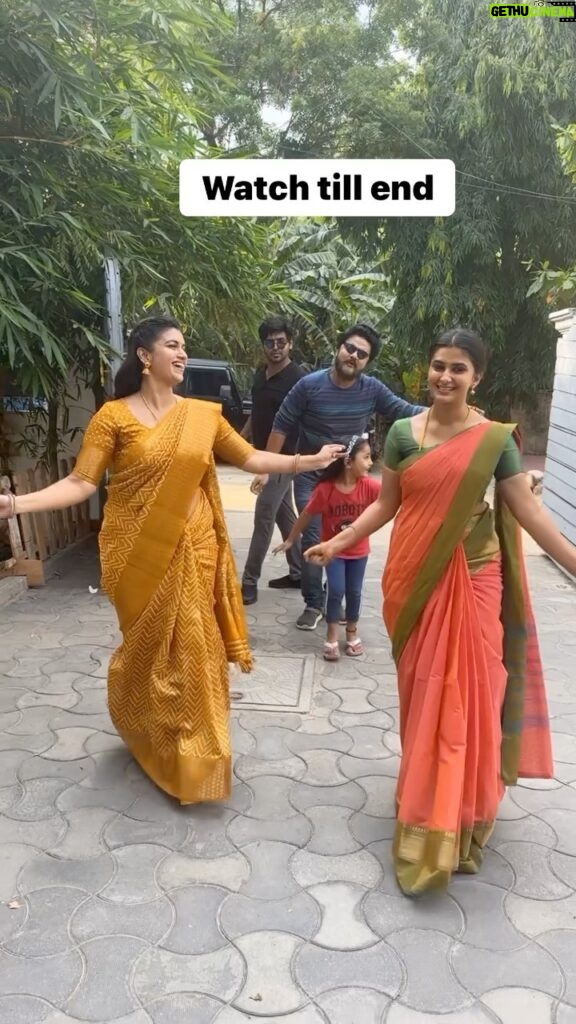 Vaishu Sundar Instagram - Vibing for the trend with my ponni team. @vaishusundarofficial @actorsabari @karthik_sasidharan_official @vedhasya2018 #srideviashok