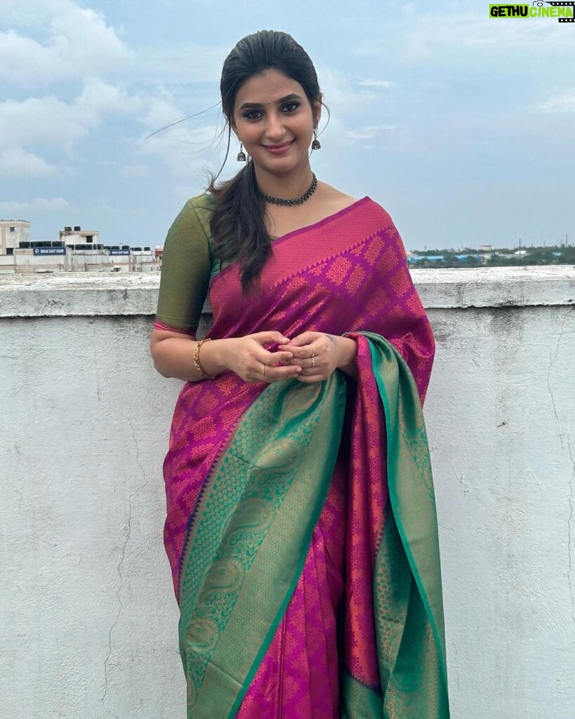 Vaishu Sundar Instagram - Life is simple. It’s just not easy. Saree : @rs_fashionss_