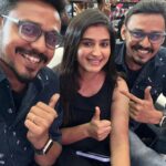 Vaishu Sundar Instagram - Seeing you from 2019 😍 The growth of you is totally impressive da 🥰👬 Auditions enga nadakum nu Neenga kekka aarambichi , inaiku Unga date availability iruka nu nanga kekka aarambichi irukom 💕👬 Tamil & Telugu industry la busy aa irukinga nu Kelvi padumbothu Romba perumaiya iruku 👬💕 Happy seeing your growth da 💝 Epavum Adhae mathiri irukum @vaishusundarofficial ku Twin love and wishes kodukurom 👬💕 Happy meeting you today after long gap #vaishu 💖 #arunaravindtwins #vaishusundar #arunaravind #vaishusundarofficial #vijaytvserial #rajarani #vijaytvserials #rajarani2 #serialactress Chettinad Vidyashram