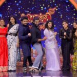 Vaishu Sundar Instagram - Hope you all enjoyed Ponni veettu Kacheri 🫶❤️☺️ @actorsabari @vaishusundarofficial @karthik_sasidharan_official @jananeprabhu_official @shiyara_sharmi @tharsika_tharshi My costume designed by @vika.label Photo : @ashok_chintala