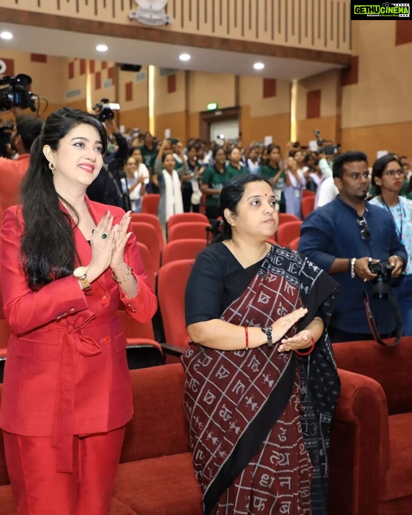 Varsha Priyadarshini Instagram - It was a very special and unique experience to be a guest at the 8th 'Basanta Utsav 2023' Program organised on the campus of Odisha's first Women's University, Ramadevi Women's University. It was an honour for me to attend the event among the renowned personalities like Bhubaneswar Mayor Smt. Sulochana Das, noted writer Smt. Gayatri Bala Panda, Chairperson of PG Council Chandi charan Rath, Ipsita Sahu and Swikruti. Every moment of the festival was memorable. I would like to express my gratitude to the authorities of Ramadevi Women's University for involving me in such an important program.