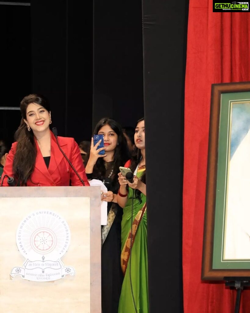 Varsha Priyadarshini Instagram - It was a very special and unique experience to be a guest at the 8th 'Basanta Utsav 2023' Program organised on the campus of Odisha's first Women's University, Ramadevi Women's University. It was an honour for me to attend the event among the renowned personalities like Bhubaneswar Mayor Smt. Sulochana Das, noted writer Smt. Gayatri Bala Panda, Chairperson of PG Council Chandi charan Rath, Ipsita Sahu and Swikruti. Every moment of the festival was memorable. I would like to express my gratitude to the authorities of Ramadevi Women's University for involving me in such an important program.
