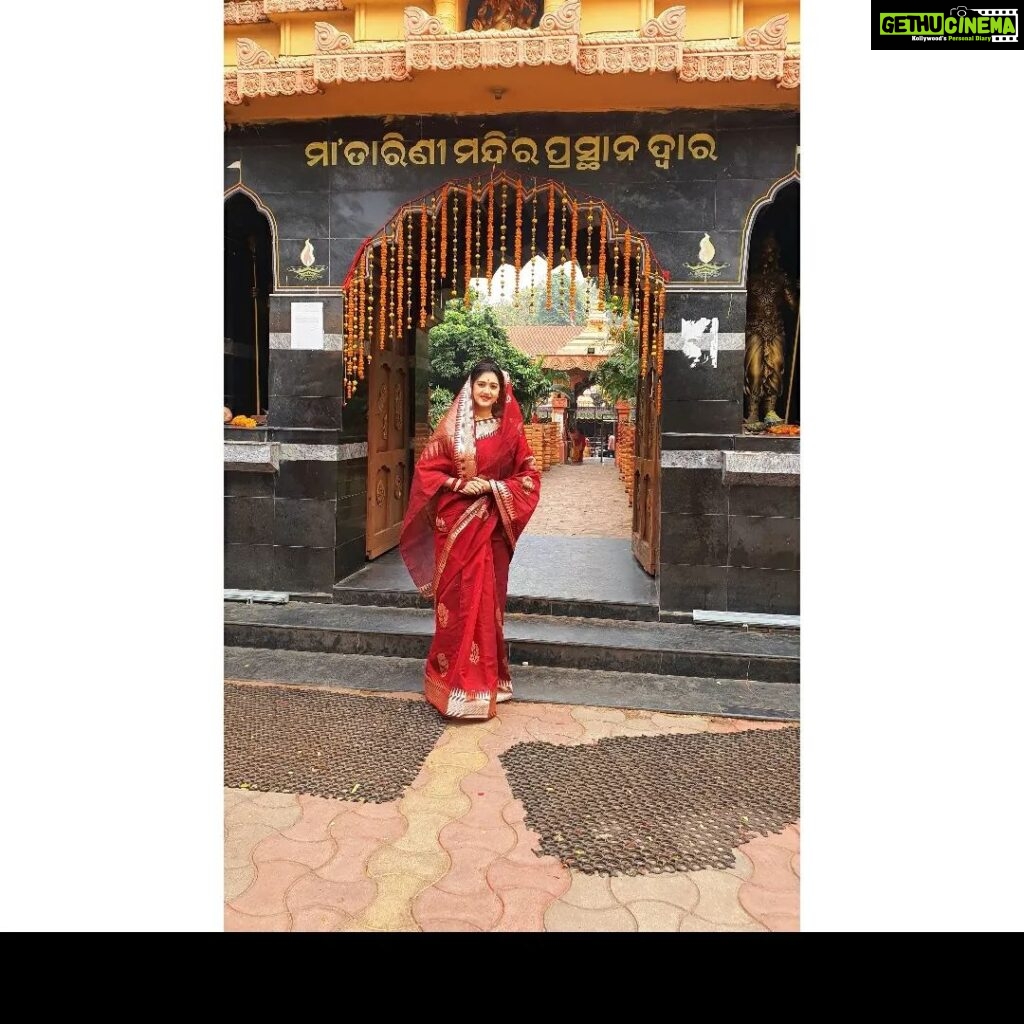 Varsha Priyadarshini Instagram - Had the privilege of darshan of Maa Tarini in Ghatgaon. By the grace of Goddess Tarini, everyone's life becomes happy and all evil forces are destroyed from this world. May all be inspired to build a healthy society with positive attitude by the blessings of Maa 🙏