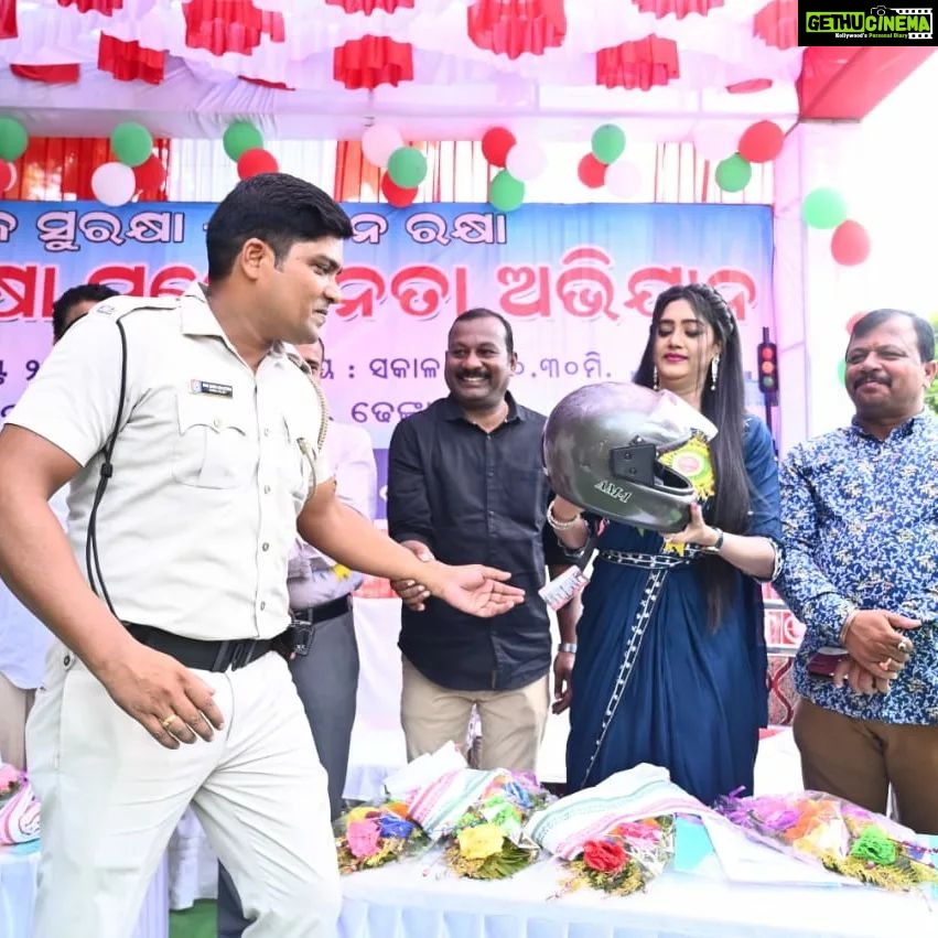 Varsha Priyadarshini Instagram - A road safety awareness program was organised in Dhenkanal by DK Films under the guidance of Film Producer Deepak Mishra. In this program awareness regarding following traffic rules, speed control while driving, wearing helmets while riding two-wheelers were given to people. With this free helmets were also distributed. I would like to thank to all the dignitaries who attended the event and gave their valuable feedback. And congratulations to Deepak Mishra for organizing the event in a very systematic way.