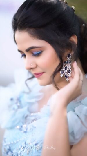 Veena Jagtap Instagram - 🌸The Way You Will Be Positive ,,

Is the Way How Universe will Listen To You 🌸

Make~Up & Hair Artist : @poornimas_makeover 🌸

Outfit : @gargifashiondesigner_rental 

📸 @design_phactory ✌🏻