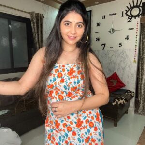 Veena Jagtap Instagram - We Can Learn By Reading,,,,

But We Understand By Love So Dont Rush Things Which Needs Time To Grow💖
