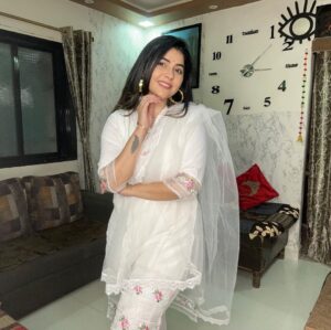 Veena Jagtap Instagram - We Can Learn By Reading,,,,

But We Understand By Love So Dont Rush Things Which Needs Time To Grow💖