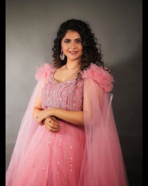 Veena Jagtap Instagram - To The Mind That Is Still,,,

The Whole Universe Surrenders🌸🌸

Makeup: @blush_on_by_shrutishah

Hair : @lavish_beauties_by_lavanya

Photographer: @atish_ture_photography

Location : @claystudiothane

Managed by : @trending_influencers