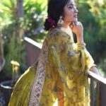 Vidya Vox Instagram - 🪔✨🎇 Drooling over this lehengha by @archanajaju.in #shotoniphone14pro