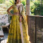 Vidya Vox Instagram - Happy Diwali 🪔 Celebrated with @_vandanaiyer_ after ages🥰 Obsessed with this lehengha by @archanajaju.in 💃🏽
