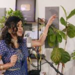 Vidya Vox Instagram - ✨NEW TRACK✨Thalaivi Remix ft. @navz_47 out now! Check it out on my YouTube channel and streaming everywhere now! #thalaivi #remix