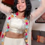 Vidya Vox Instagram - ^ this took me way too long to make 😂 groove with me! Tag #NachleChallenge in videos of you doing these moves (or create your own) & I’ll share my favs on my IG. Can’t wait to see your moves! It's been blast collabing with @shankartucker, @all_that_wordplay & @trichgraceann to create Nachle. Wearing my fav @payalsinghal’s new collection for @indya. #NachleChallenge #BacardiSessions #DoWhatMovesYou