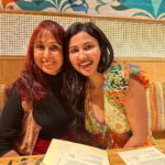 Vidya Vox Instagram - Quick jaunt in NYC was filled with lovely people, incredible food, some singing and chaos 🥳🥰 @semmanyc @chef.vijayakumar was such a highlight, still dreaming about all the food, can’t wait to be back! New York City Times Square