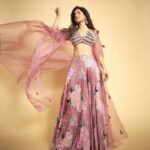 Vinali Bhatnagar Instagram - Day 2❤️ kkbkj promotions🎬 . . Shot by: @gohil_jeet Mua: @themakeupmaven__ Hair: @zoequiny.hair Styling: @lakshmilehr @gaurvivdesai Outfit: @rishiandvibhuti @amigos.rizwan . . #kapilsharmashow #indowestern #vibe #love #life #drama