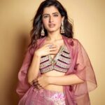 Vinali Bhatnagar Instagram - Day 2❤️ kkbkj promotions🎬 . . Shot by: @gohil_jeet Mua: @themakeupmaven__ Hair: @zoequiny.hair Styling: @lakshmilehr @gaurvivdesai Outfit: @rishiandvibhuti @amigos.rizwan . . #kapilsharmashow #indowestern #vibe #love #life #drama