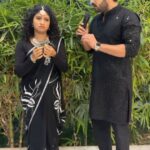 Vishnu Priya Instagram - Enduku Sir Maa Hasini ni ala Ibbandi Pedutunnaru🤣🤣 #Trinayani #TrendingReelsOnZee #ZeeOnTheGoReels #ZeeTelugu @vishnupriyaaofficial @sureshpatel143_vsp