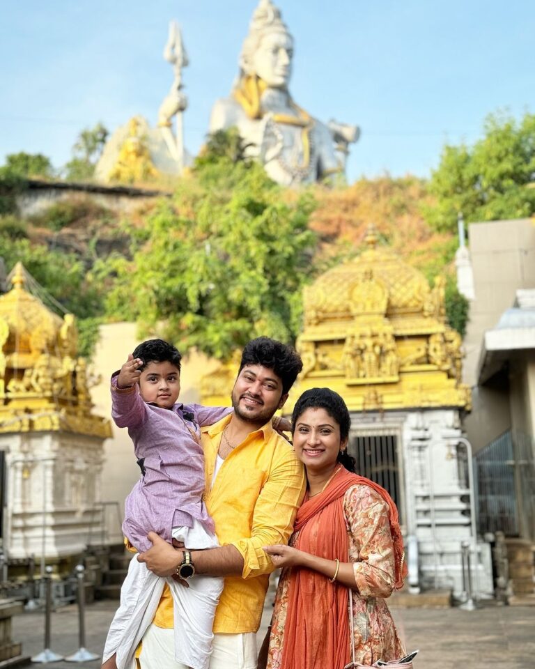 Vishnu Priya Instagram - Destroy the negativity within, and let positivity shine ✨ 🔱 📿 🕉️ . #murudeshwar #shiva #lordshiva #temple #devotional #happyus #blessed #positivity #spreadyjoy #loveyouall #thankyouathankyouall