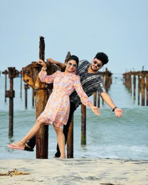 Vishnu Priya Instagram - & I love US ♥️🧿🧿 
.
.
.
📷: @nikhilvsns 🤗 
.
.
.
#couple #life #love #forever #hubby #wife #ocean #beach #kerala #vacation #enjoy #spreadlove #spreadpositivity #spreadthelove💞💫💞 #thankyouthankyouthankyou