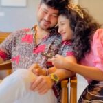 Vishnu Priya Instagram - ఈ చల్ల గాలి ఉన్న నీ పైట గాలి తగలకుంటే..! ఎంత ఉక్క పోతో ఈ చిత్రం బాగుందే..! . 📷: @anthonykarthik__ 💜 . . #reelsinstagram #reels #instagram #couple #thankyou #loveyouall #actorslife #telugu #sidshnu #subscribe #like #share #comment #vlogs #songs