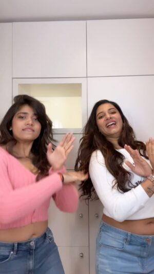 Vishnupriyaa bhimeneni Instagram - 🤷‍♀️❤️