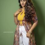 Vishnupriyaa bhimeneni Instagram – 💛💛💛💛❣️

#DayaaOnHotstar  2 more days to go ….. so far thaankyou for ur love n blessings… hope I give it back in blockbusterous ways to entertain you my loves 💛🧡 

👗 :@maramsclothing_official 
Styled by :@greeshma_krishna.k 
Jwellery:@pra_jewels
📷:@landscapephotography19 

#DayaaOnHotstar #Dayaa #vishnupriyabhimeneni #Thrillerseries #2moredays #promotions #grateful