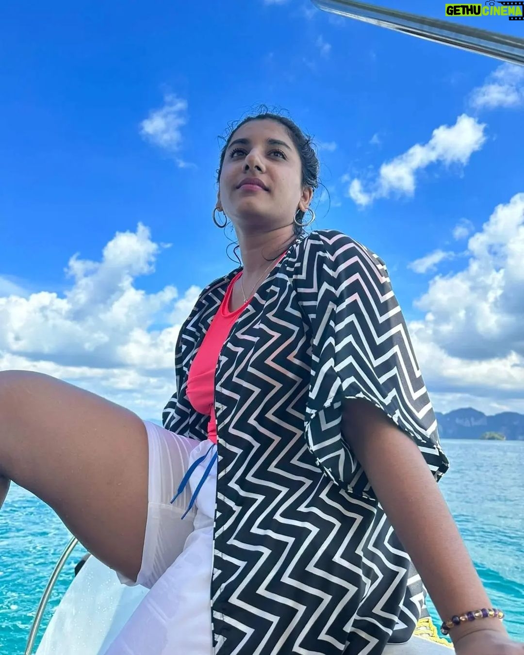 Vishnupriyaa bhimeneni Instagram - Major major missing 💙💙💙🌴🏝🏝🏜🏖🌈⛱️🌤🌤🌤🌞🌞 ...