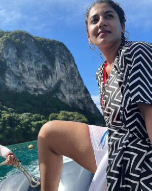 Vishnupriyaa bhimeneni Instagram - HOLIDAY 📸 Dump 
💙💙💙💙🎆🎆🎆🧿🧿🥰🥰🙏🦋🦋🦋

#VISHNUPRIYABHIMENENI #rithuchowdary #girlsonavacation #oceanlove #island #krabi #Thailand #bestholiday #grateful #Energised