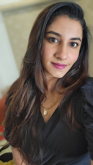 Vishnupriyaa bhimeneni Instagram - Progress everyday is the only goal I have ... 🥰 

I find it too tough to follow others choreography.. specially with my dyslexic brain lol ... 
But I try ... I try ... I try ... IL continue to try n get better 😍🥰

Choreo : @mrsree.9 

#vishnupriyabhimeneni #danceday #instareels #malleshwarive #nostalgic #fridayvibes #fridaymood #teluguactress  #telugu ##mallieswarivey