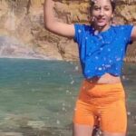 Vishnupriyaa bhimeneni Instagram - Miss you meghalayan blues 💙💙 #vishnupriyabhimeneni #travel #meghalayantribe #turquoisewaters #blueandpuresky #magicallifeontheplanet Double Decker Roots Cherrapunji