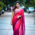 Vishnupriyaa bhimeneni Instagram – Keep your face always towards the sunshine 🌞 & shadows will fall behind 💖

🥻:@sujisrin.collection
📷:@stories_by_challachandu

#VISHNUPRIYABHIMENENI #navratri #saree #love #live #laugh #befree