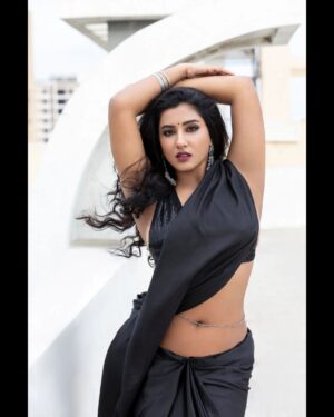 Vishnupriyaa bhimeneni Instagram - 🖤🧿 

Styling :@greeshma_krishna.k
Blouse : @thelabeldiva
H&M : @makeupbysapnak
📸 : @shareefnandyala

#vishnupriyabhimeneni #New2022 #newbegginings #Newlife #gratefulforeveryday❤️