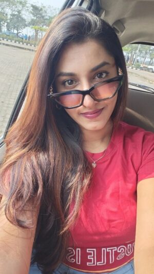 Vishnupriyaa bhimeneni Instagram - Had great time supporting my favourite team  @teluguwarriors

CCL2023 gave me a superb experience of entertainment and sportsmanship. It depicts unity in diversity of our country.

Thanks you #id247 @id247news news & @cclt20 to make our day memorable.

#vishnupriyabhimeneni #ccl2023 #teluguwarriors
#unity #cricket #fun #love #Entertainment #grateful