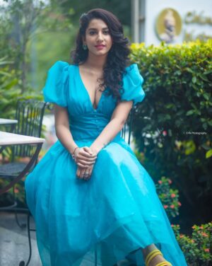 Vishnupriyaa bhimeneni Instagram - All about today 💙💙💙 princess vibe 👸💜
#THEBAKERANDBEAUTY trailer launch 😍😍😍

Stylist - @greeshma_krishna.k
Outfit - @rvdesignerstudiobyrupa
Accessories - @thetrinkaholic
Neck piece - @yuvi_collections
Photography - @vk_photographyy

#Dreamymonday #gratefulforeverymoment #thebakerandbeauty #annapurnastudios #aha #primiering10sep
