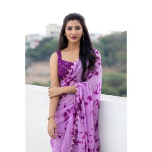 Vishnupriyaa bhimeneni Instagram - Just vibing with the colour 🎶💜

📸 @shareefnandyala
M&H @pranathibandi
Styling @greeshma_krishna.k

#supergratefulfortoday💜 #justtobeliving💜 #justbreathingandbeing #living #conciousliving #happyliving #fightingwithintocalmitdown #dancingitout#purplevibes 💜