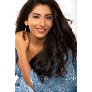Vishnupriyaa bhimeneni Instagram - 💙 Whe you are no more identified with your physicality, You become available to grace.. 💚💙💛🌌 🙌 📸 @shareefnandyala M&H @pranathibandi Styling @greeshma_krishna.k 👗@divya_varun_official #loveinworld #weareheretomakethislifebestexperienceforourselvesandotherlifehere #loveistheonlyway #HAVEAFABULOUSDAY😍 #LIVEHAPPYHEALTHY💜
