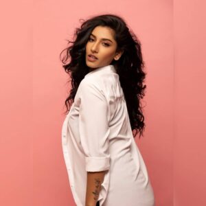 Vishnupriyaa bhimeneni Instagram - Happy Valentines day💖 💫⭐

📸 : @shareefnandyala
M&H : @pranathibandi
Styling : @devaras92

#lovenhappinesstoall💜 #loveisforever #feelthelovespreadthelovenlight #toyouandpeoplearoundyou