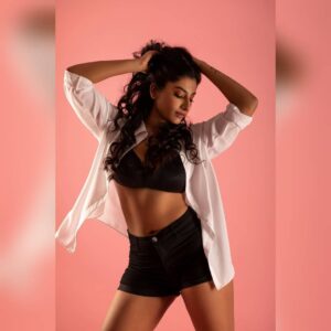 Vishnupriyaa bhimeneni Instagram - Happy Valentines day💖 💫⭐

📸 : @shareefnandyala
M&H : @pranathibandi
Styling : @devaras92

#lovenhappinesstoall💜 #loveisforever #feelthelovespreadthelovenlight #toyouandpeoplearoundyou