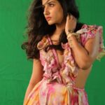 Vishnupriyaa bhimeneni Instagram - All my favs unedited... RAW Candis of a video song... Thats very close to my heart..... ❤️ Video is not out so atleast the photos are 😬😬🥰🥰🥰.... Styling : @greeshma_krishna.k Photo : @photographyarvin M & H : @makeup_by_lavanya