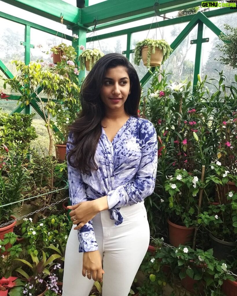 Vishnupriyaa bhimeneni Instagram - 💜💖🧡 Ooty Botanical Garden