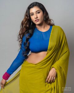Vishnupriyaa bhimeneni Instagram - Embracing August ♌️💙💙💙💚💚💚 Styling: @greeshma_krishna.k Saree : @swarna_reddys Earrings :@pretty.jewelbox 📷 :@manoj_gangula Makeup:@makeupbysapna_k #vishnupriyabhimeneni #augustmemories☀️✨💞 #rockyaurranikipremkahani #grow💚 #grateful