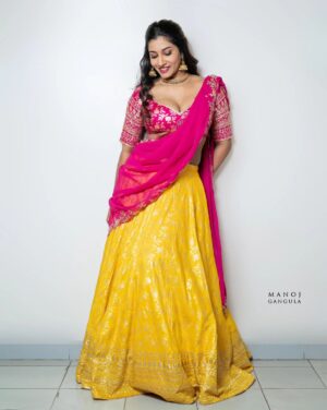 Vishnupriyaa bhimeneni Instagram - Kinni Soni ❤️‍🔥❤️‍🔥✨️✨️✨️ 💛💛

Outfit :@mounikas_couture 
Jwellery :@pretty.jewelbox 
📷 :@manoj_gangula 

#vishnupriyaabhimeneni #Maatv #aadhivaramwithstarmaaparivaram #sundaypost #gratitude #telugu #diljitdosanjh #latest #11-19-2023