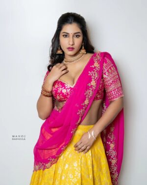 Vishnupriyaa bhimeneni Instagram - Kinni Soni ❤️‍🔥❤️‍🔥✨️✨️✨️ 💛💛

Outfit :@mounikas_couture 
Jwellery :@pretty.jewelbox 
📷 :@manoj_gangula 

#vishnupriyaabhimeneni #Maatv #aadhivaramwithstarmaaparivaram #sundaypost #gratitude #telugu #diljitdosanjh #latest #11-19-2023