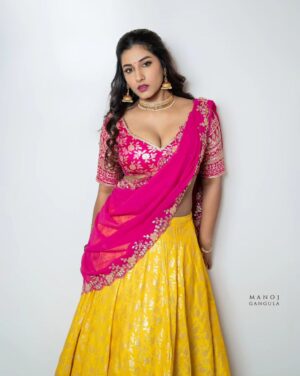 Vishnupriyaa bhimeneni Instagram - Kinni Soni ❤️‍🔥❤️‍🔥✨️✨️✨️ 💛💛

Outfit :@mounikas_couture 
Jwellery :@pretty.jewelbox 
📷 :@manoj_gangula 

#vishnupriyaabhimeneni #Maatv #aadhivaramwithstarmaaparivaram #sundaypost #gratitude #telugu #diljitdosanjh #latest #11-19-2023