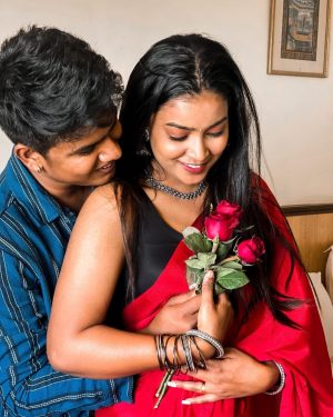Vishnupriya sainath pathade patil Instagram - Ajji sunte ho 🗣️. Happy Rose Day 😘🌹 #saipriya  #vishaarmy #roseday #valentineweek