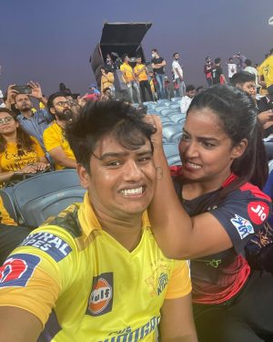 Vishnupriya sainath pathade patil Instagram - Aapki konsi favo team hai ? ♥️ 
( rcb♥️😍 )